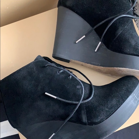 Mint condition Michael Kors booties - Picture 2 of 6